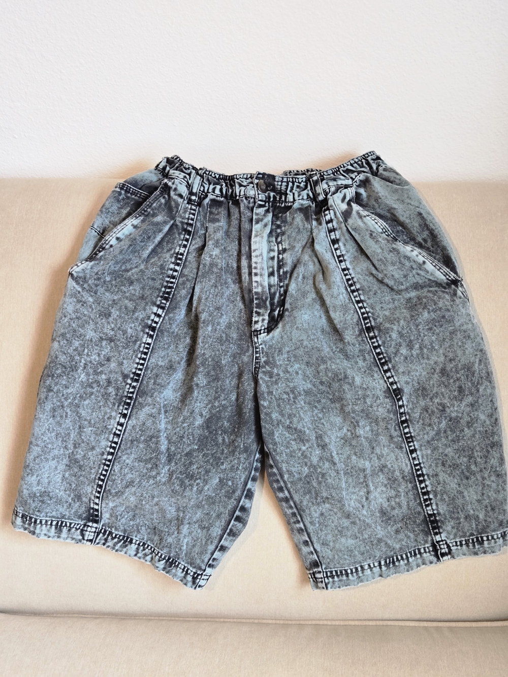 Vintage Expressions Worldwide Acid Wash Shorts Size 29